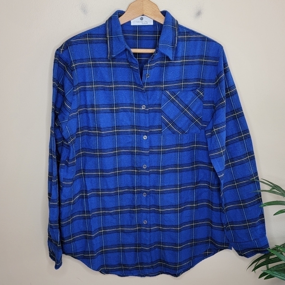 Everyday Chic Boutique Cobalt Blue Plaid Button Up Flannel Shirt Medium Casual